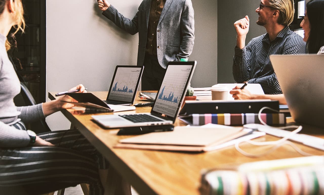Tips to Use Job Alerts to Boost Your Career in 2024