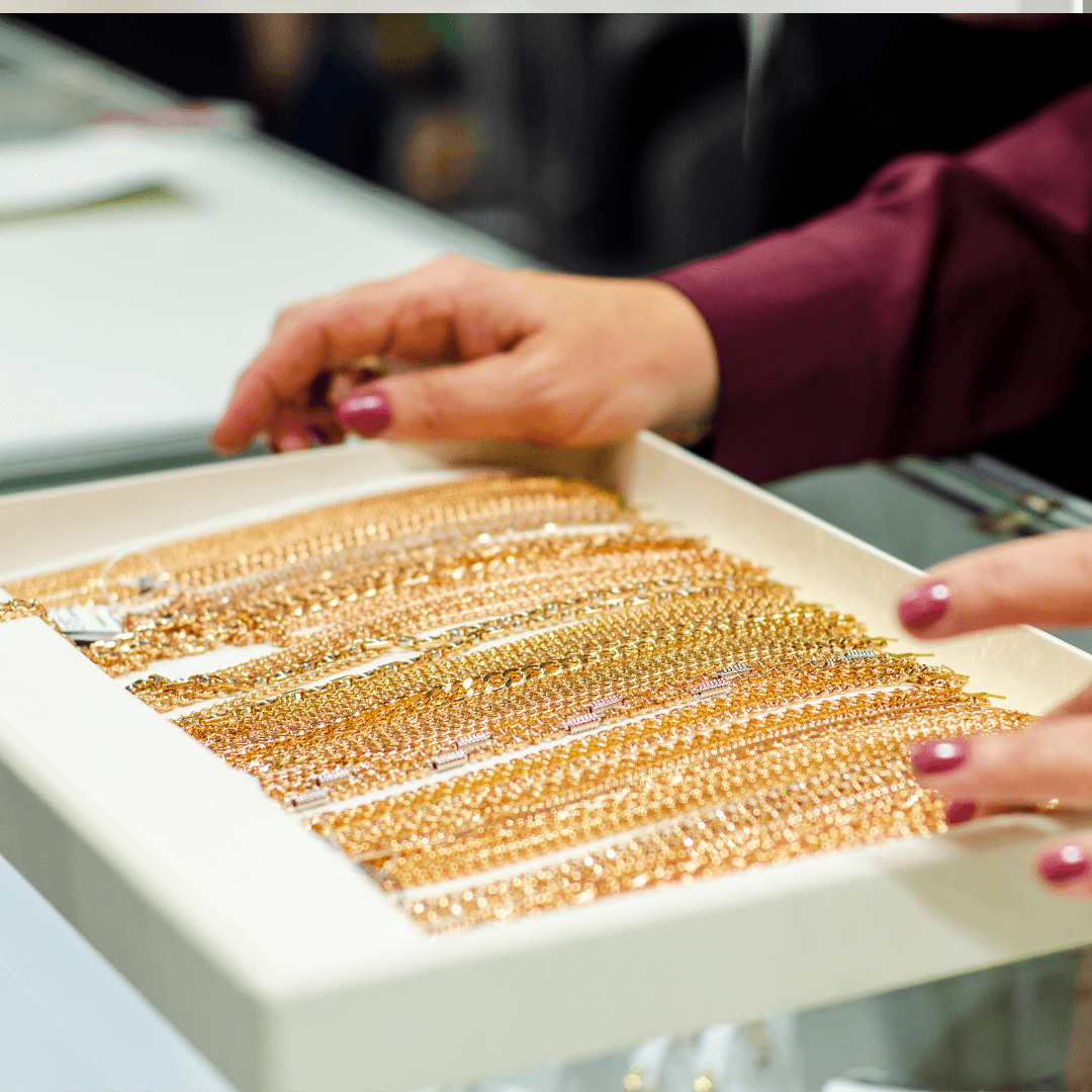 How much does a jewelry professional earn in India?